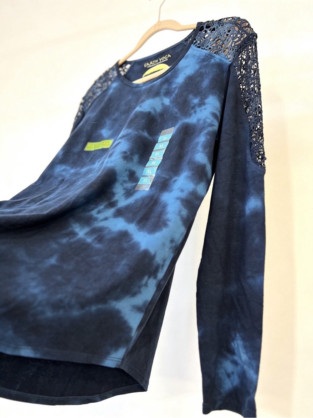 NWT Earth Yoga Ladies Navy Tie-Dye Long Sleeve Top with Lace Shoulders